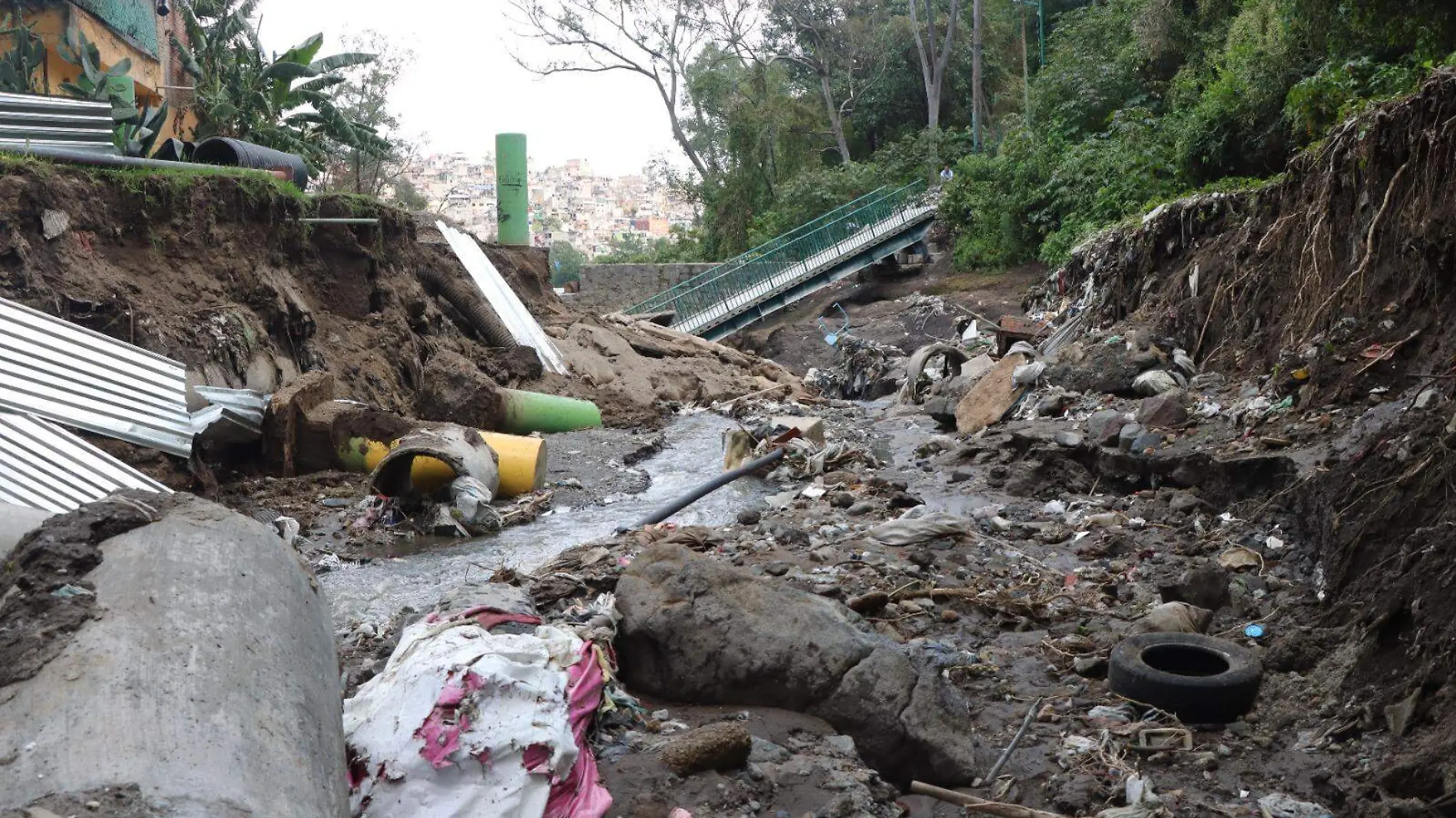 Se desborda Presa Becerra, en AO